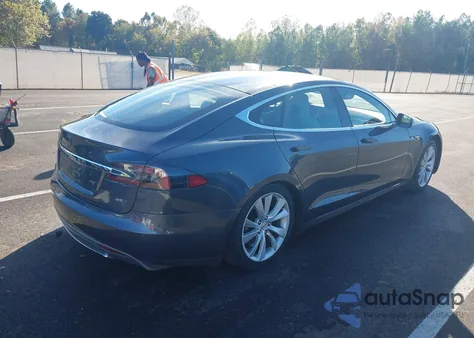 2015 Tesla Model S 70D/85D/P85D z USA, uszkodzony, nr VIN 5YJSA1E28FF112500